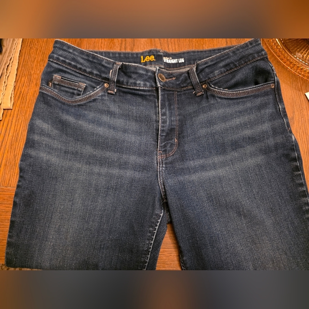 Lee Women's Perfect Fit Straight Leg Jeans. Sz 12 Short.  26" Inseam.  9" Rise - Picture 6 of 9